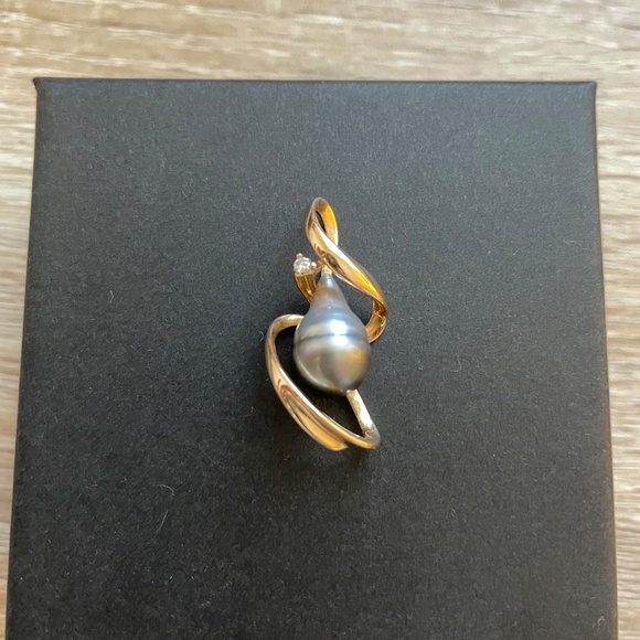 Vintage Solid 14K Yellow Gold Pearl & Diamond Charm Pendant - Picture 4 of 7